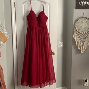 Azazie Prom/bridesmaid burgundy/wine dress size 12. Slit on side